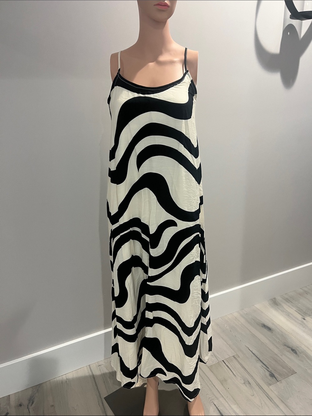 Vero Moda Black & White Wave-Pattern Maxi Dress